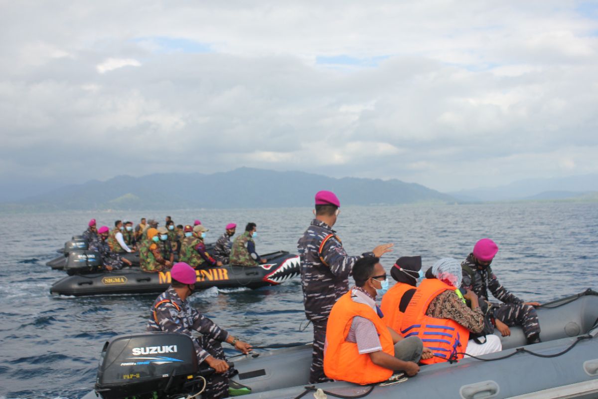 Brigif 4 Marinir/BS jemput warga pulau terpencil di Lampung ikut vaksinasi