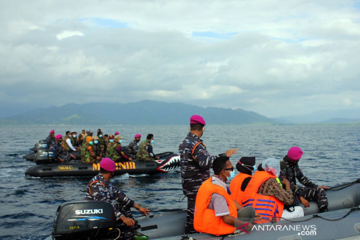 Brigif 4 Marinir/BS jemput warga pulau terpencil ikut vaksinasi