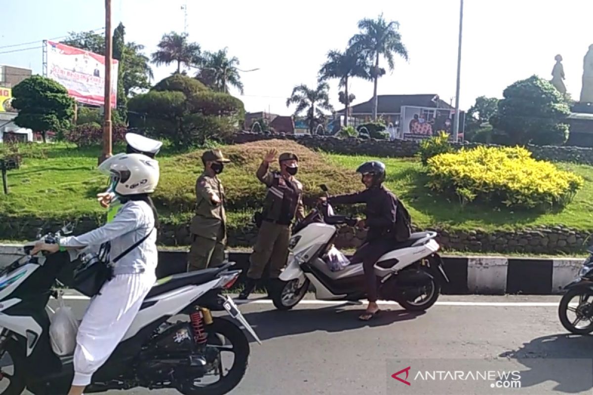 Satgas COVID-19 larang pengendara tak pakai masker masuk kota