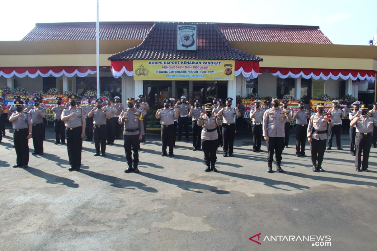 Puluhan personel polisi Sukabumi naik pangkat