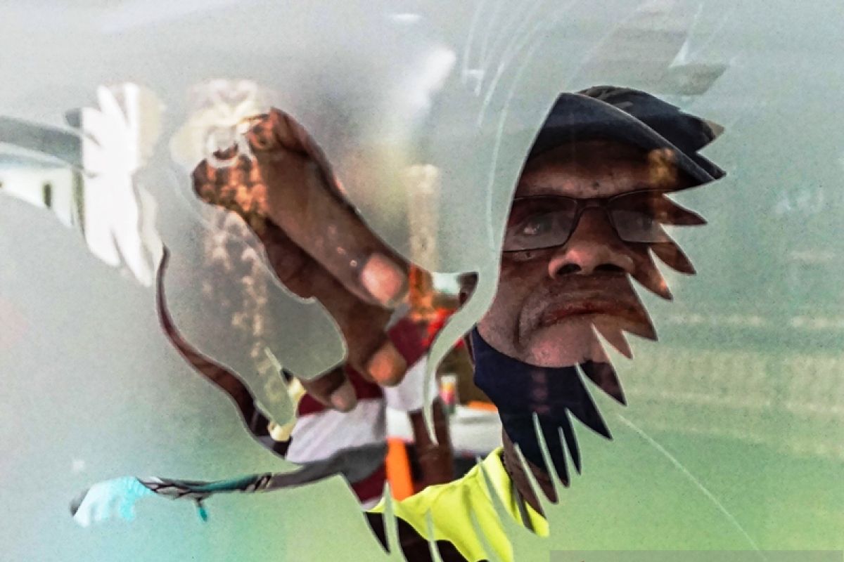 Cara seniman Papua Aturi Sueni mendukung PON XX