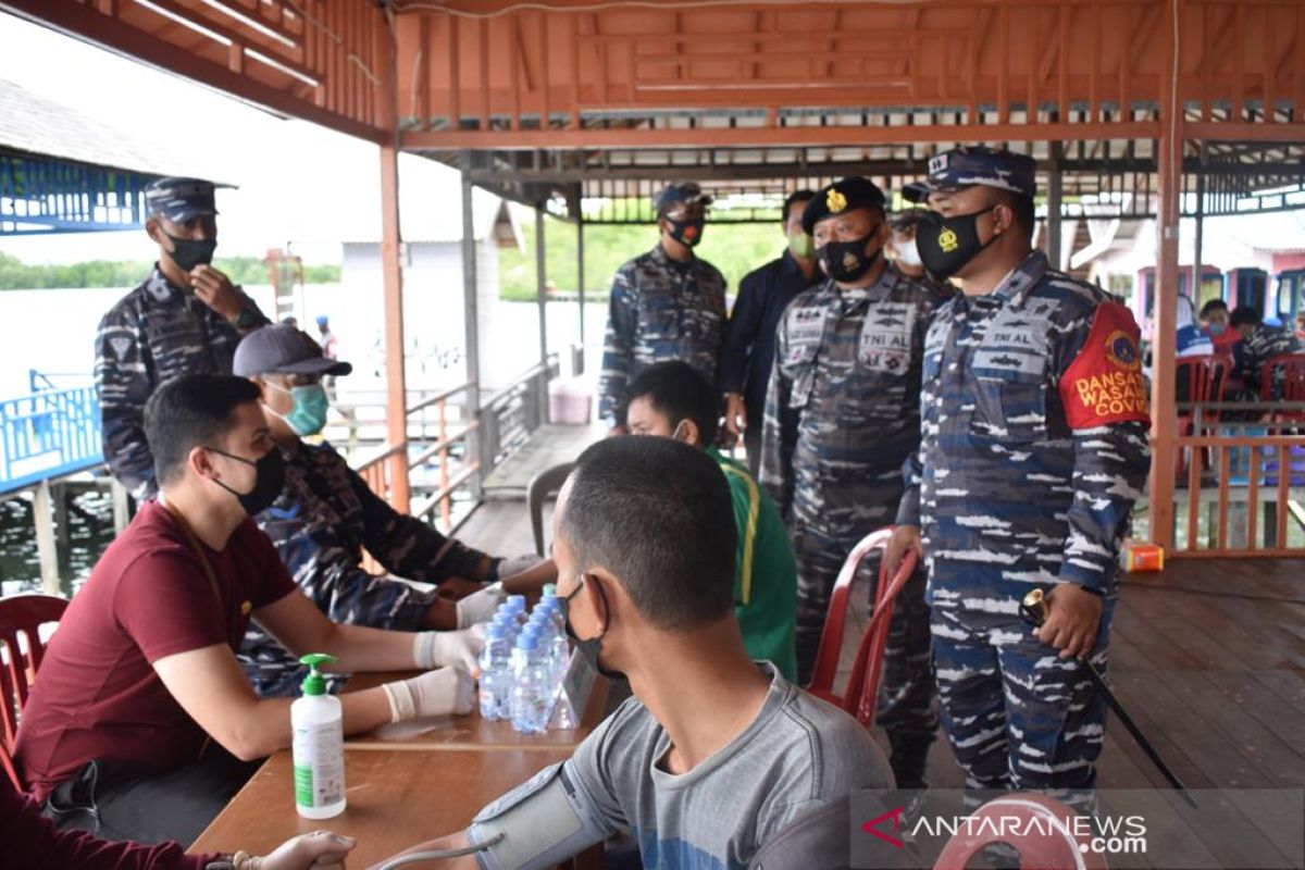 Kotabaru Navy vaccinates coastal communities