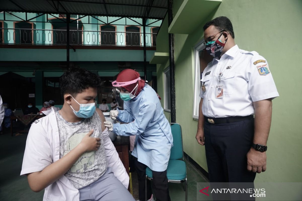 Anies: orang tua boleh ajak anak ikut divaksin di puskesmas