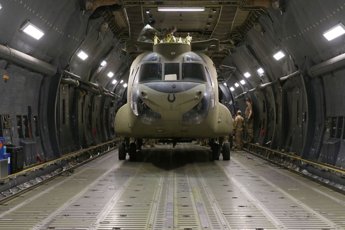 Tiga helikopter bawa 169 orang Amerika ke bandara Kabul