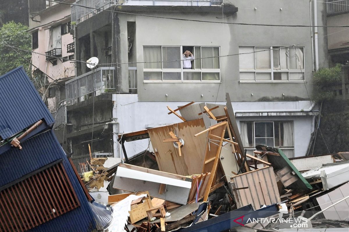 Jepang lanjutkan pencarian 20 orang hilang usai tanah longsor