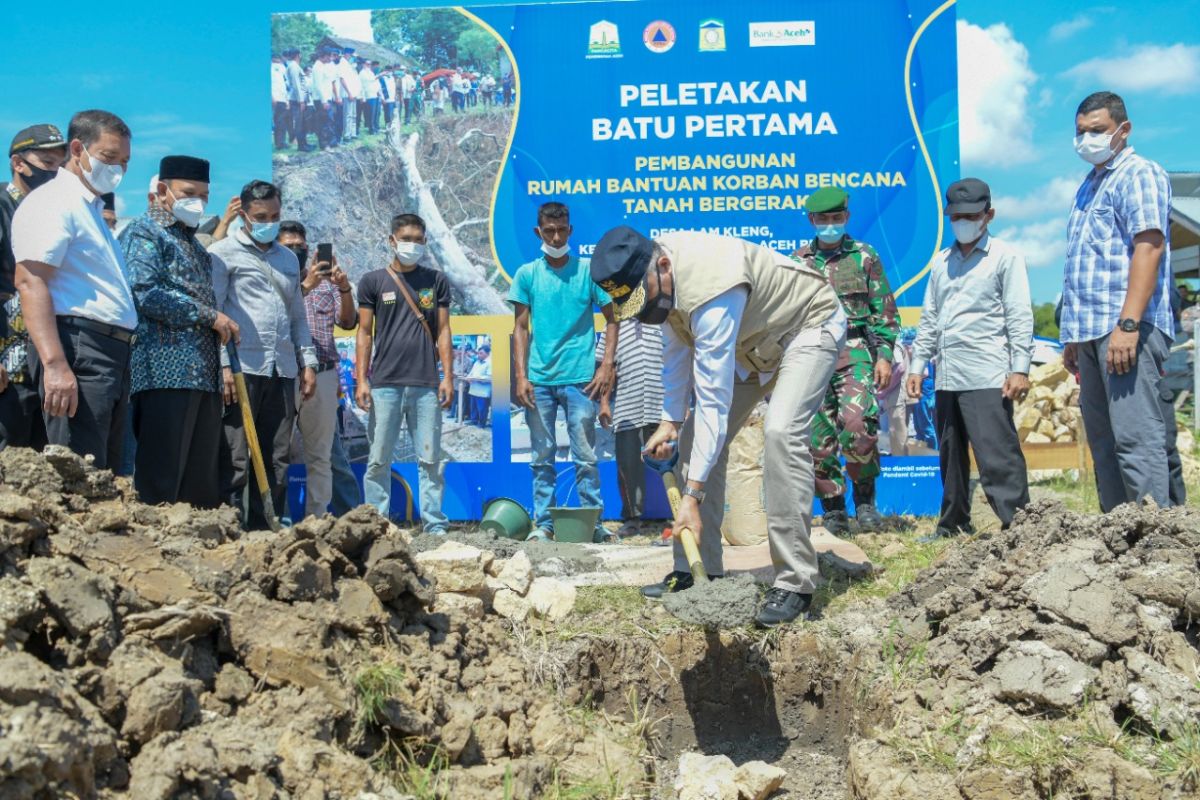 Bank Aceh bangun rumah korban tanah bergerak di Kuta Cot Glie