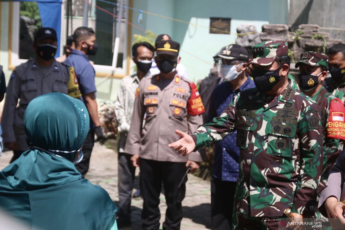 Panglima TNI keliling Jakarta pastikan vaksinasi COVID-19 terus berjalan