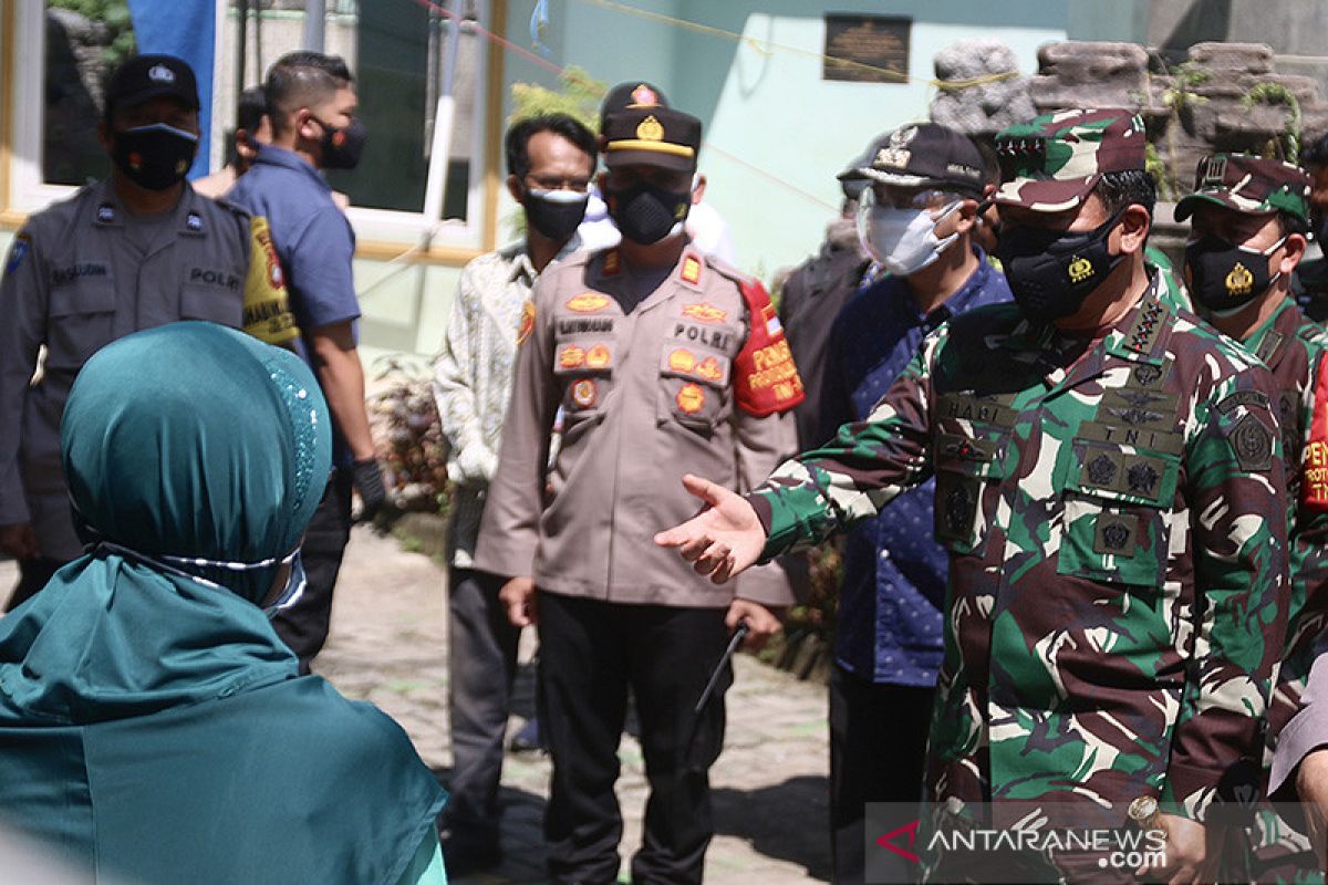 Panglima TNI keliling Jakarta pastikan vaksinasi COVID-19 terus jalan