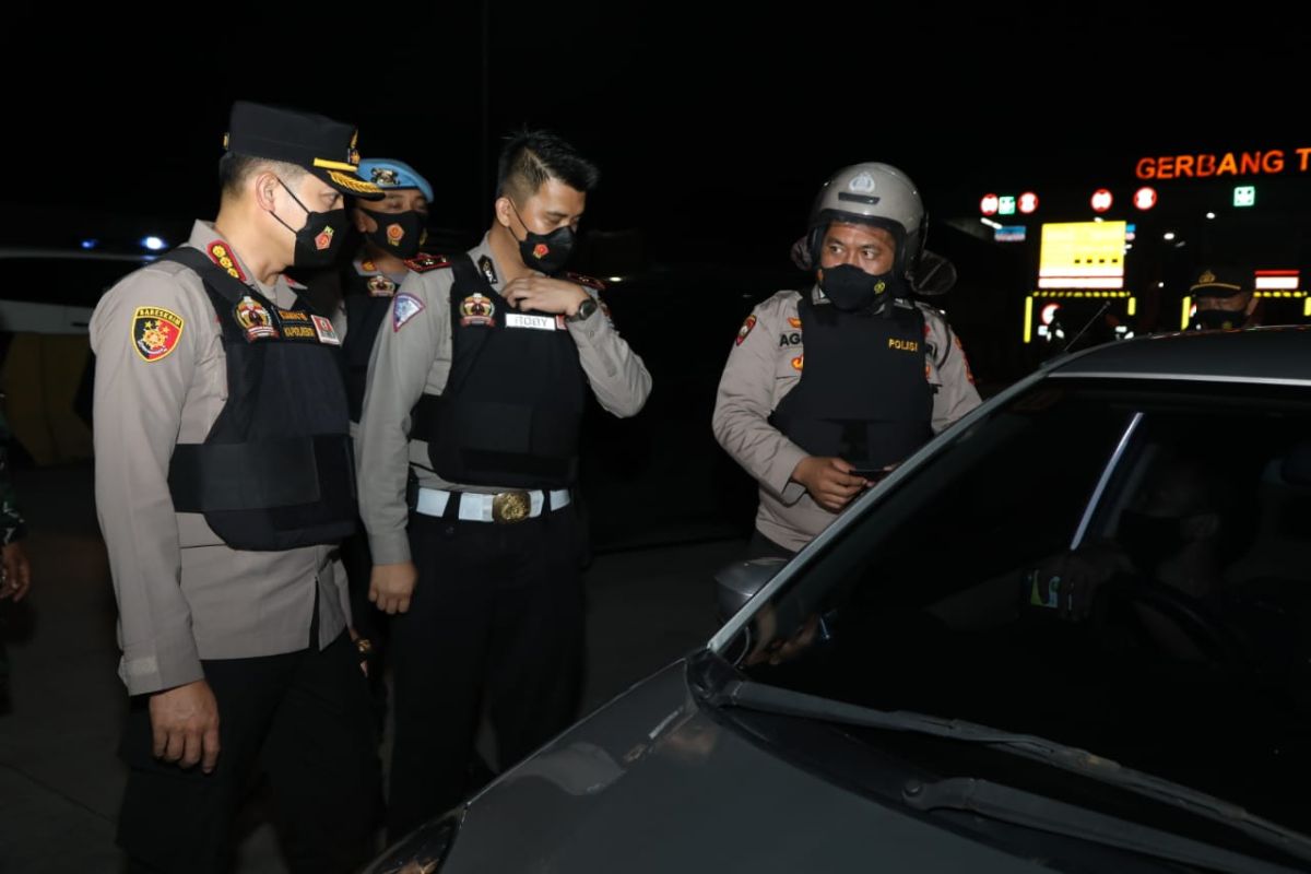 Polisi di Tangerang mulai sekat akses keluar masuk wilayah