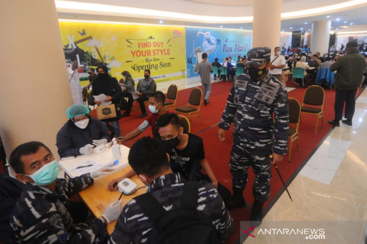 TNI suntik seribu pengunjung Duta Mall Banjarmasin