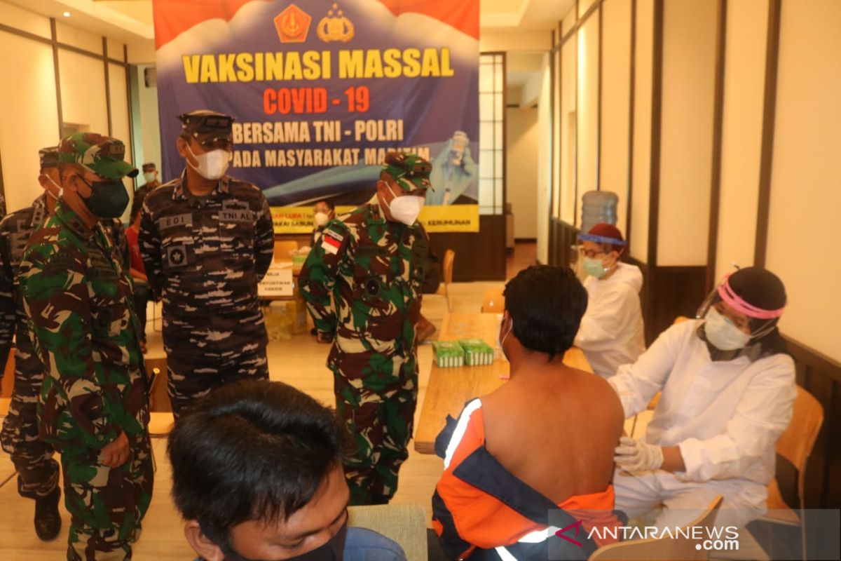 TNI - Polri Sudah Beri Vaksin COVID-19 Pada 3.800 Orang di Kaltara