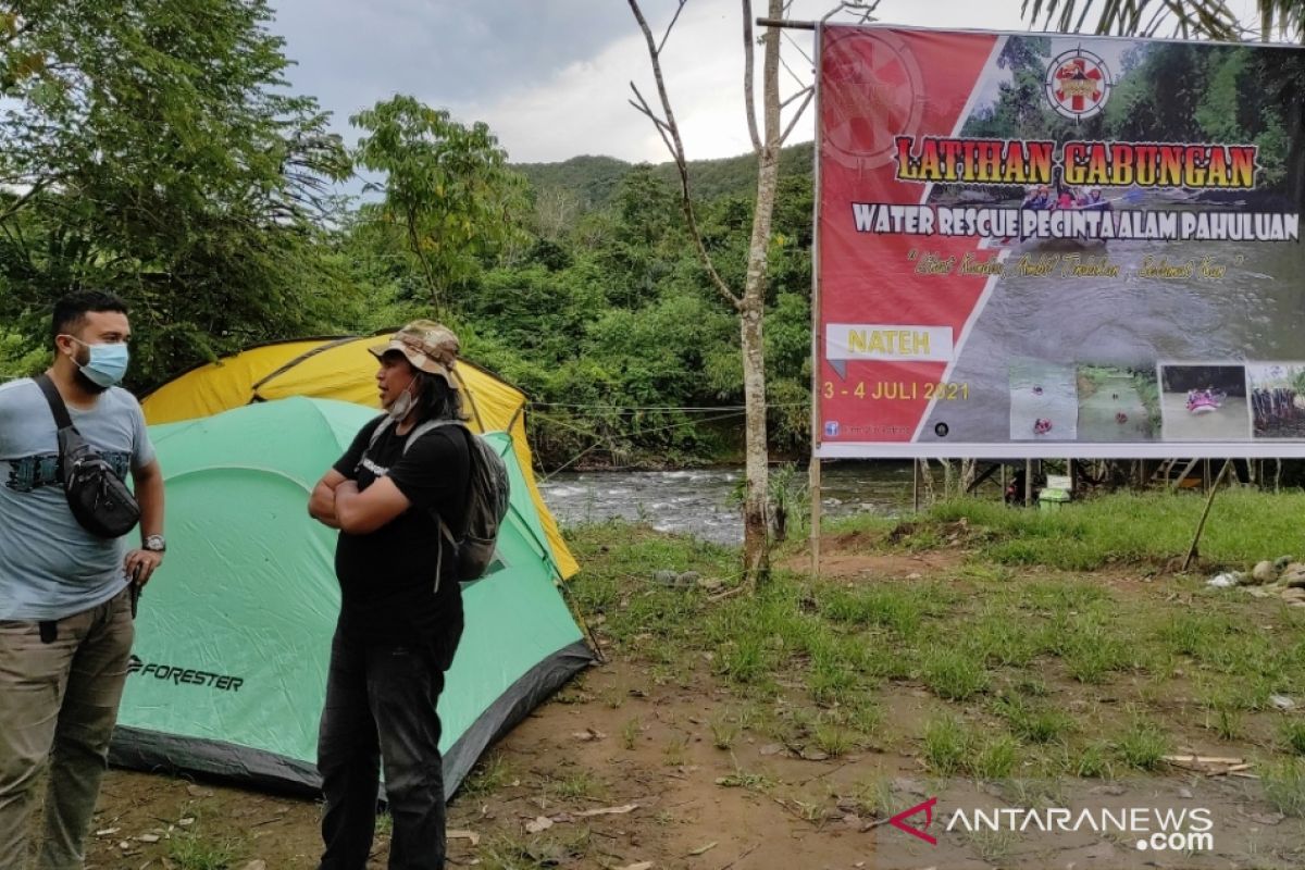 Rescue teams from five district hold a joint exercise in Nateh Village