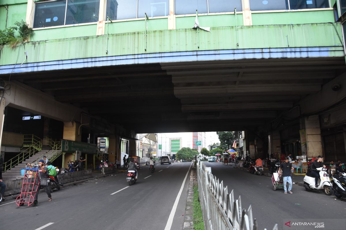 Pengelola buka kembali Pasar Tanah hingga  pukul 15.00 WIB