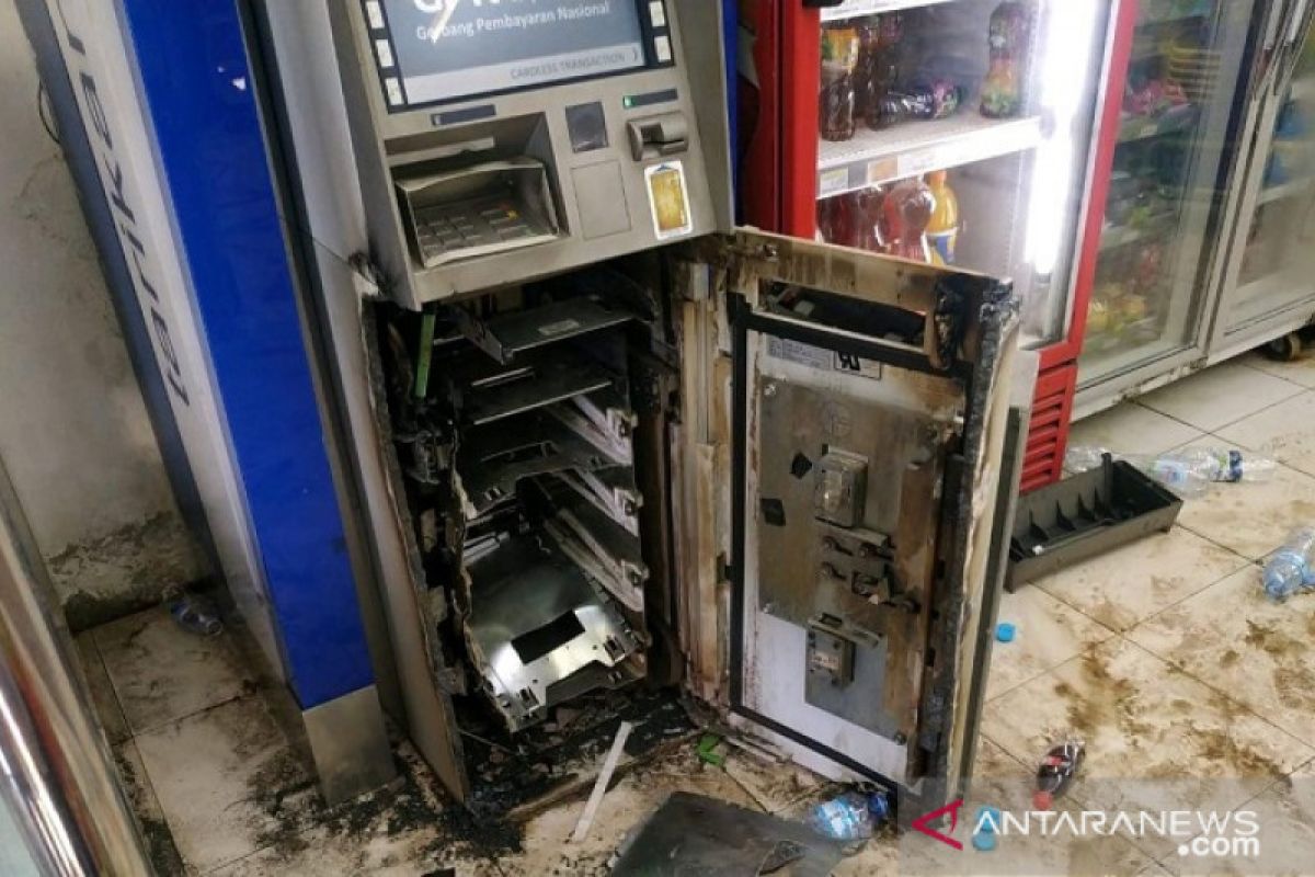 Mesin ATM BCA di Simpang Rimbo dibobol kawanan rampok