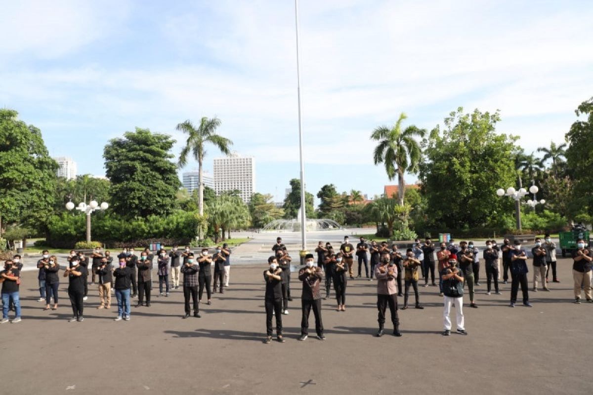 Sejumlah relawan siap berkolaborasi dengan pemerintah dalam menangani COVID-19 di Surabaya