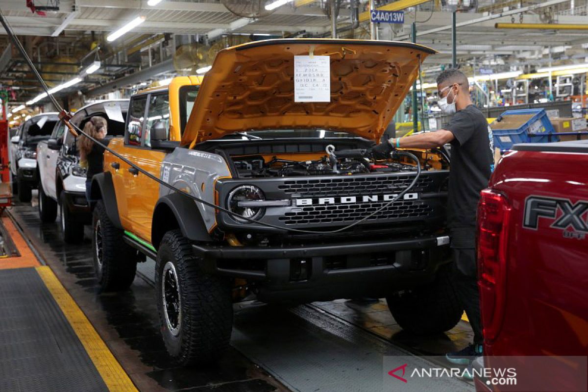 Ford, GM akan hentikan produksi di pabrik Michigan karena suku cadang