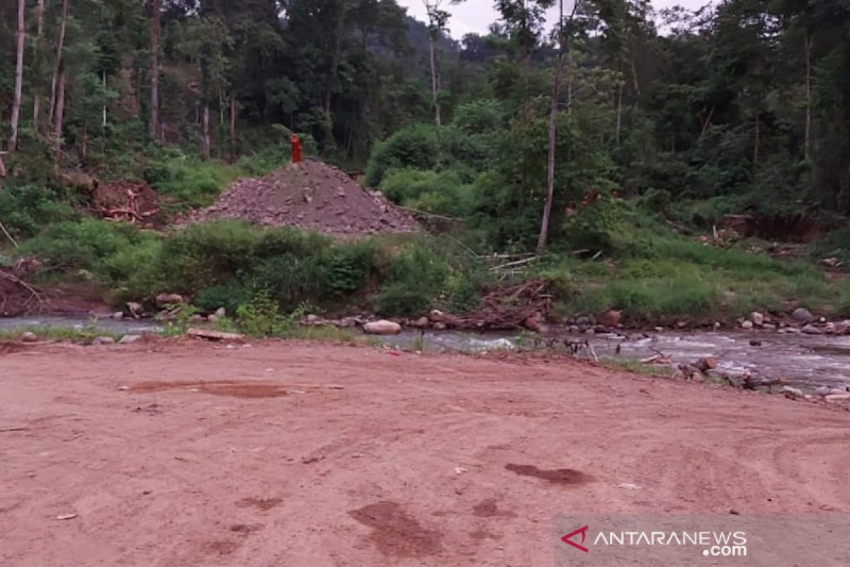 Proyek bukaan jalan Geumpang-Pameu diduga gunakan Galian C ilegal