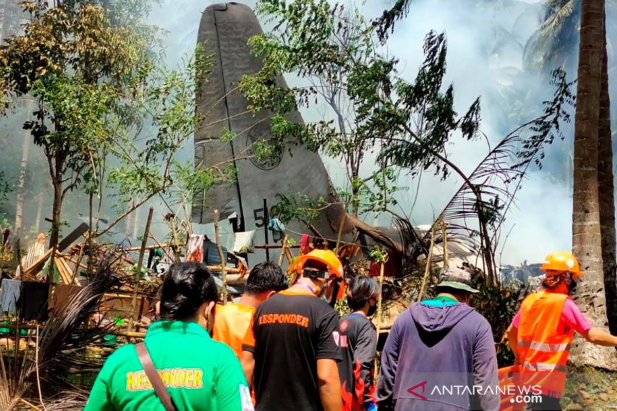 Pesawat Angkatan Laut  yang jatuh di Filipina tewaskan 47, lukai 49