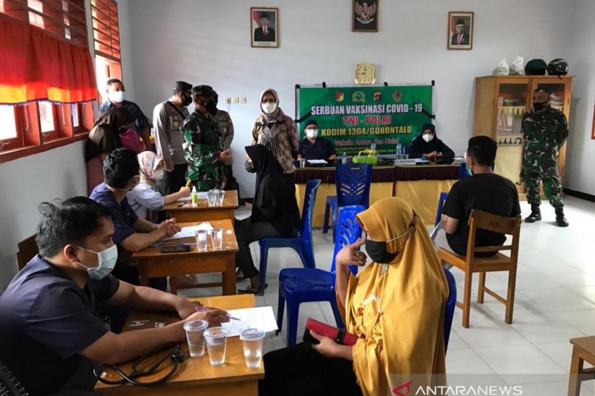 Wabup tinjau serbuan vaksinasi COVID-19 TNI di Suwawa Selatan