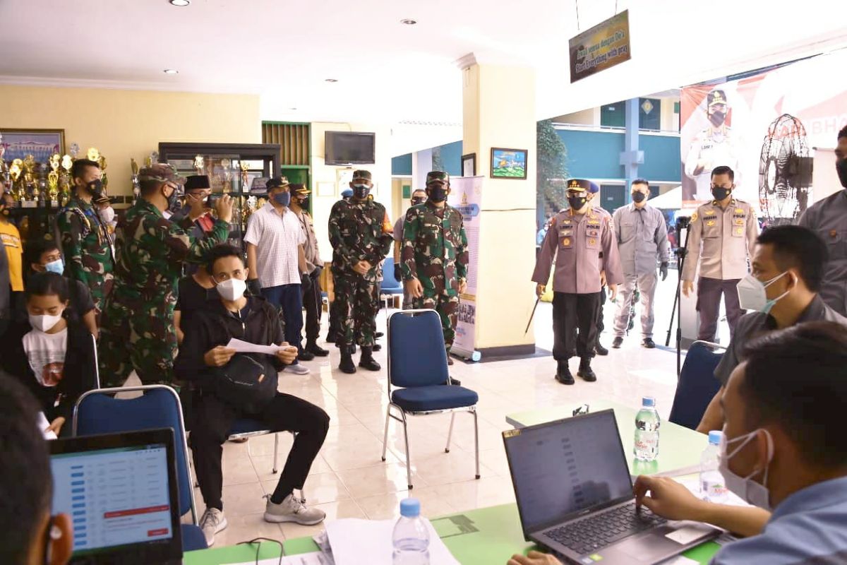 Panglima TNI harapkan 3 juta warga Jakarta Timur  tervaksinasi COVID-19