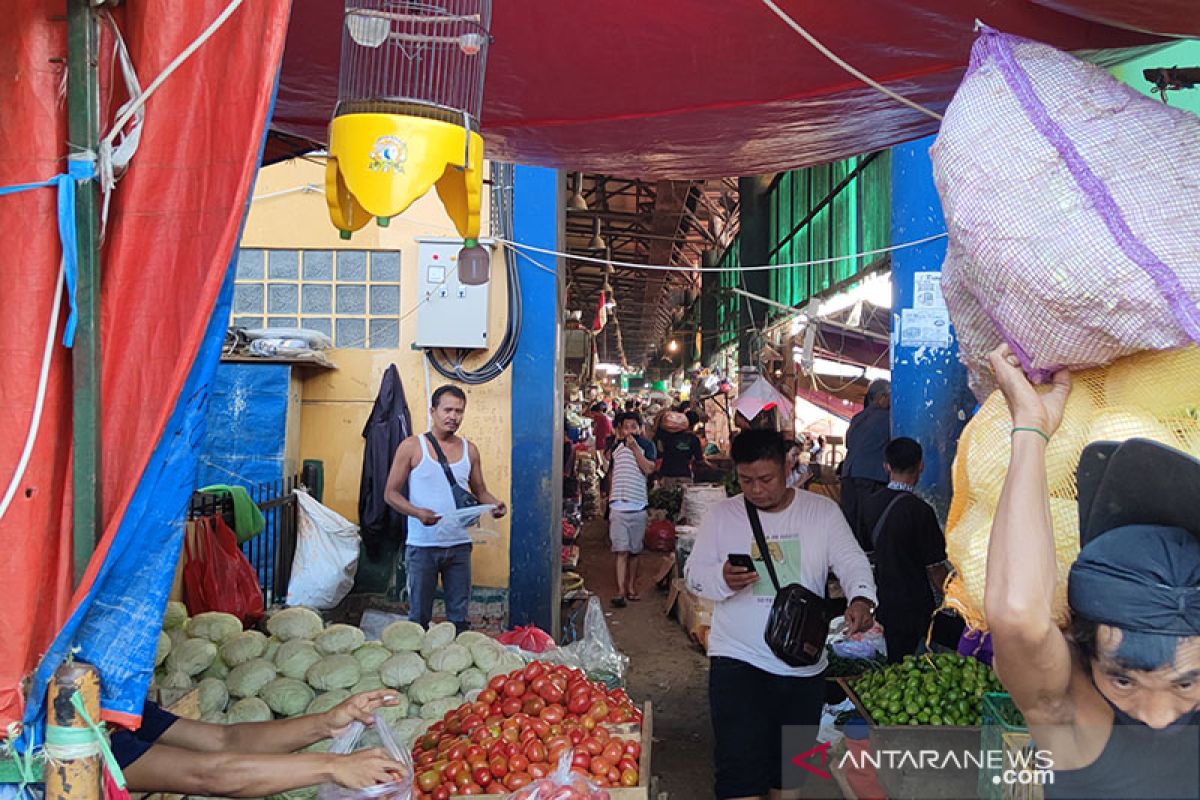 PPKM Darurat, Pasar Induk Kramat Jati ramai