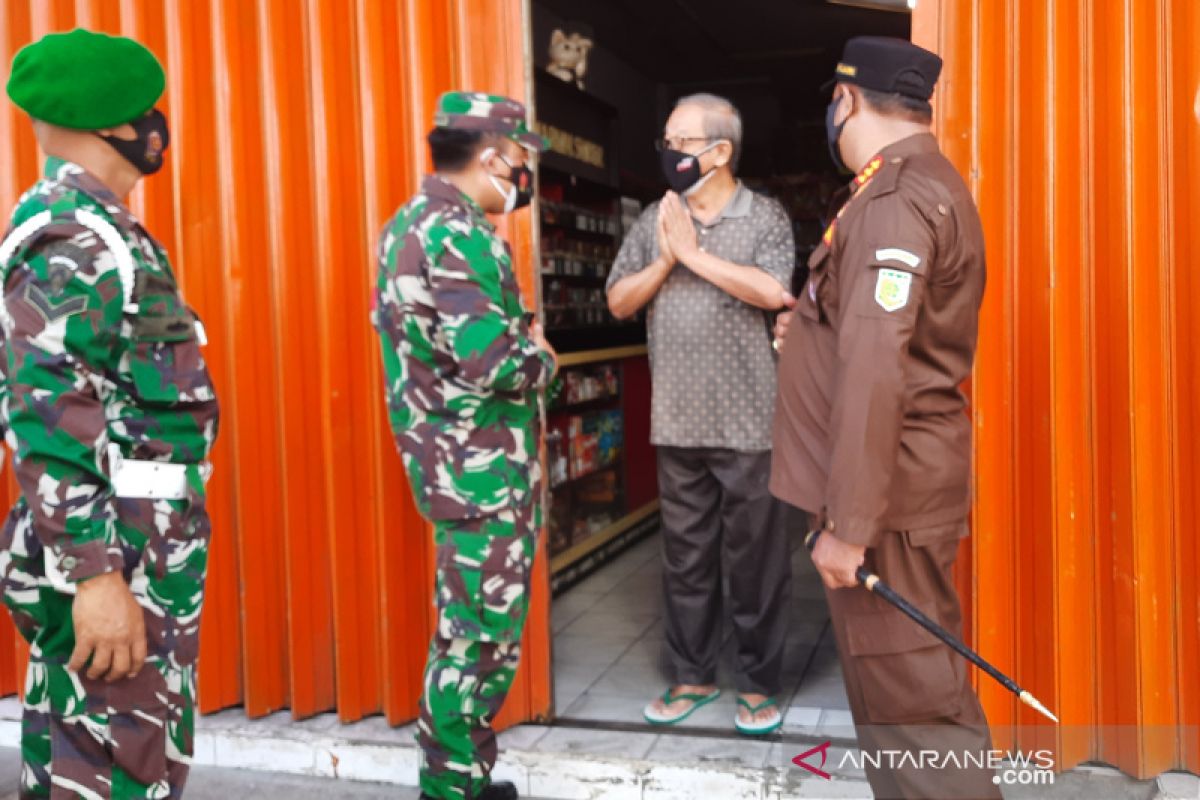 Satgas COVID-19 tutup paksa toko melanggar PPKM