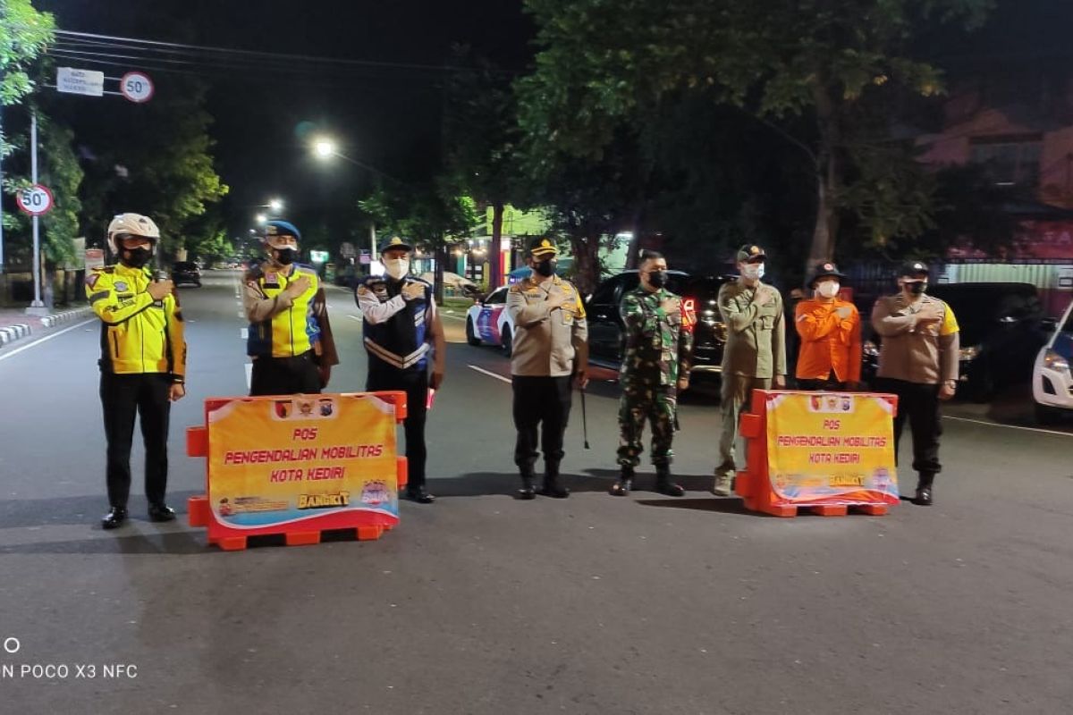 Pemkot Kediri lakukan  penyekatan jalan selama PPKM darurat