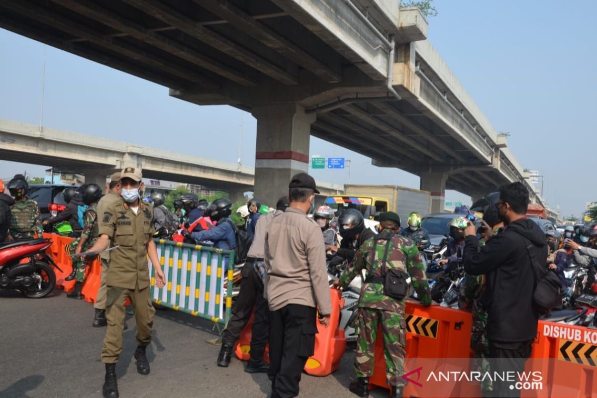 Sebanyak 9.605 kendaraan diputar balik saat PPKM Darurat di Jakarta Timur