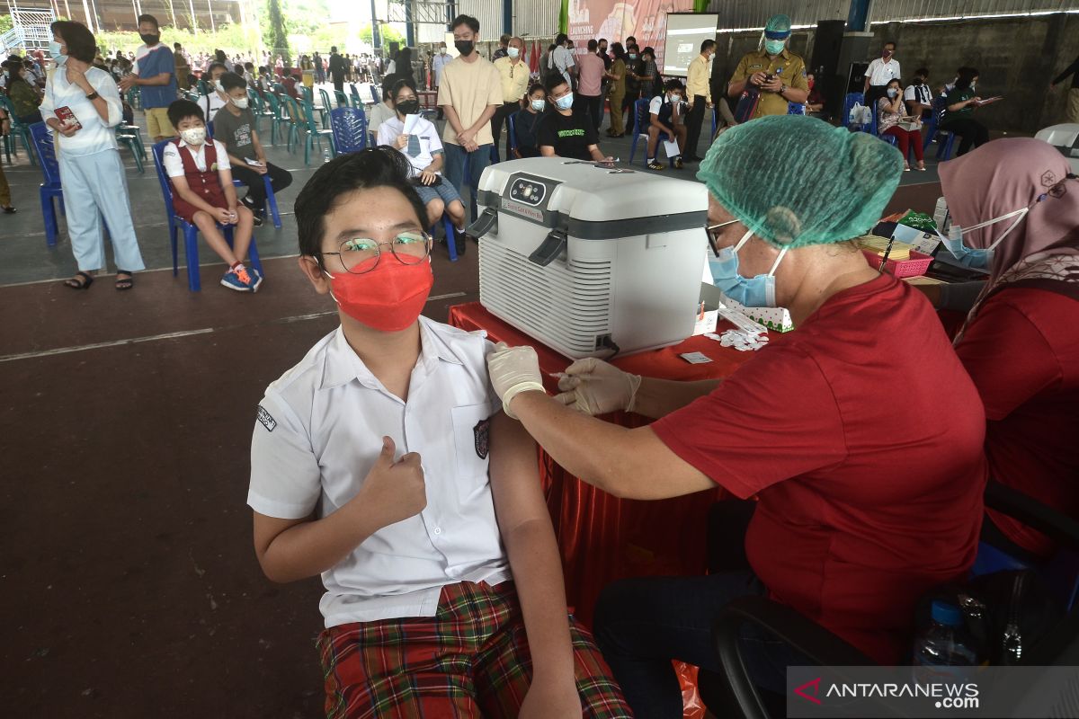 Penyuntikan vaksin COVID-19 sudah mencapai satu juta dosis per hari