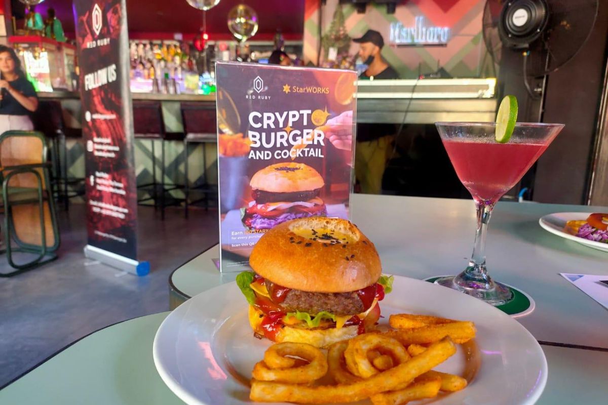Crypto Burger, beli burger dan koktail dapatkan 100 token STARX
