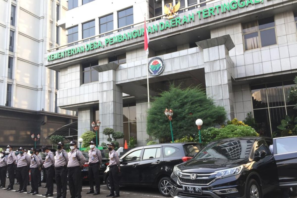 Gedung perkantoran dan kementerian tetap  buka meski pegawai "WFH"