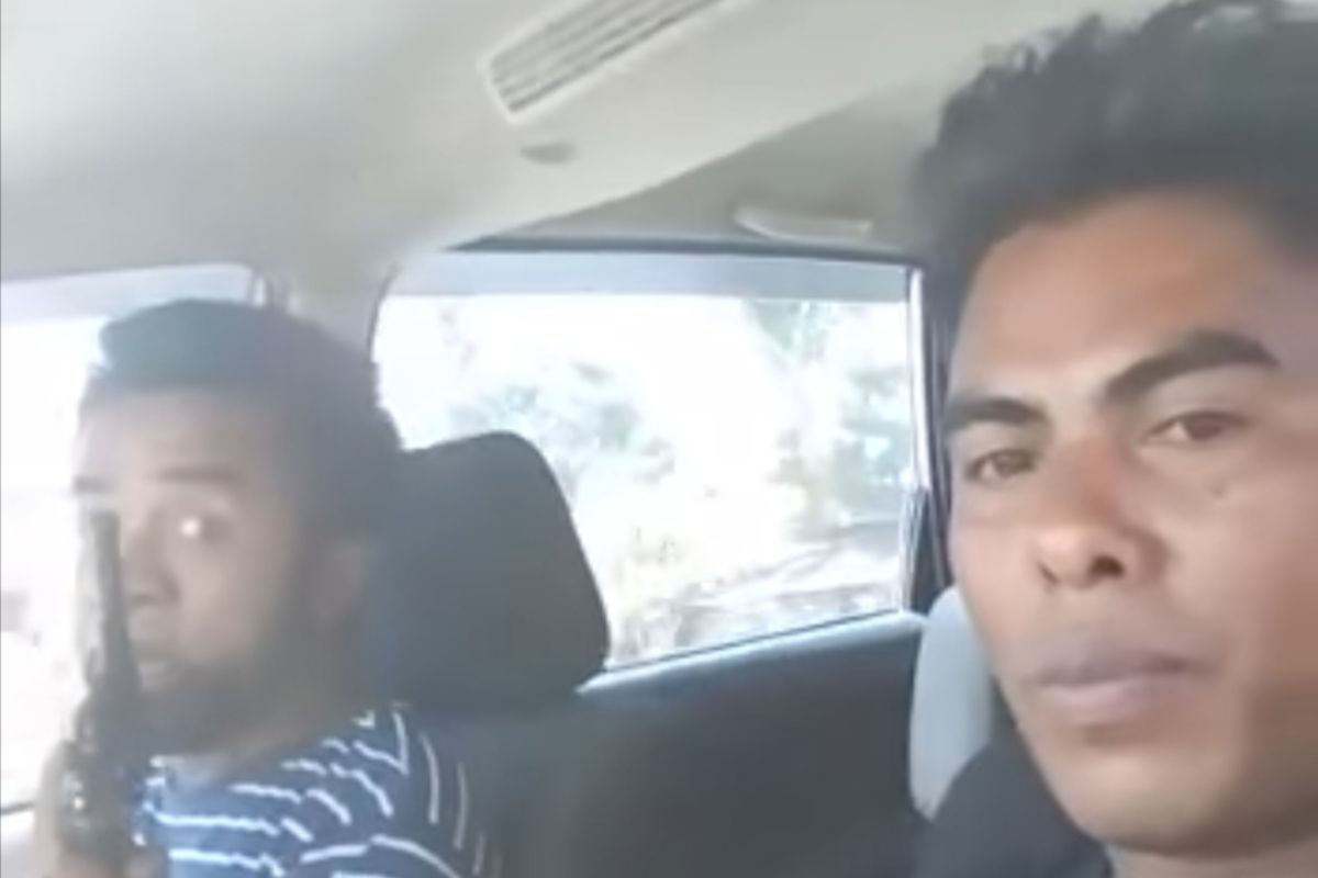 Video viral pamer pistol, dua warga ditangkap