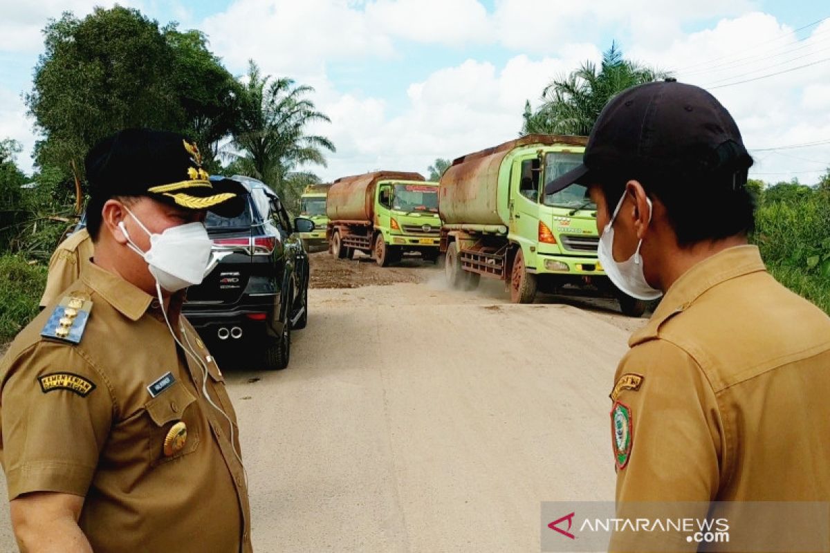 Pemprov Kalteng bantu material penanganan darurat jalan lingkar selatan Sampit