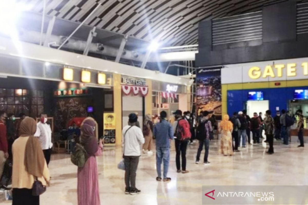 Pintu masuk Bandara Hasanuddin Makassar diperketat