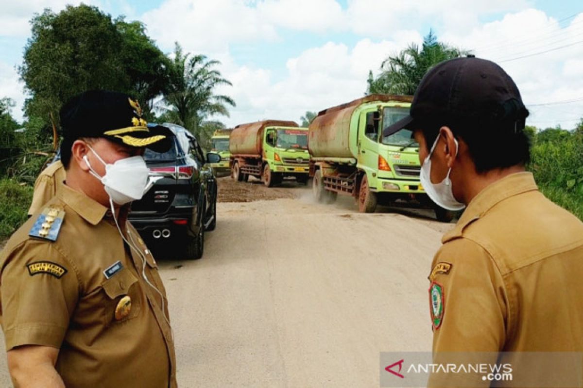 Pemprov Kalteng bantu material penanganan darurat jalan lingkar Sampit