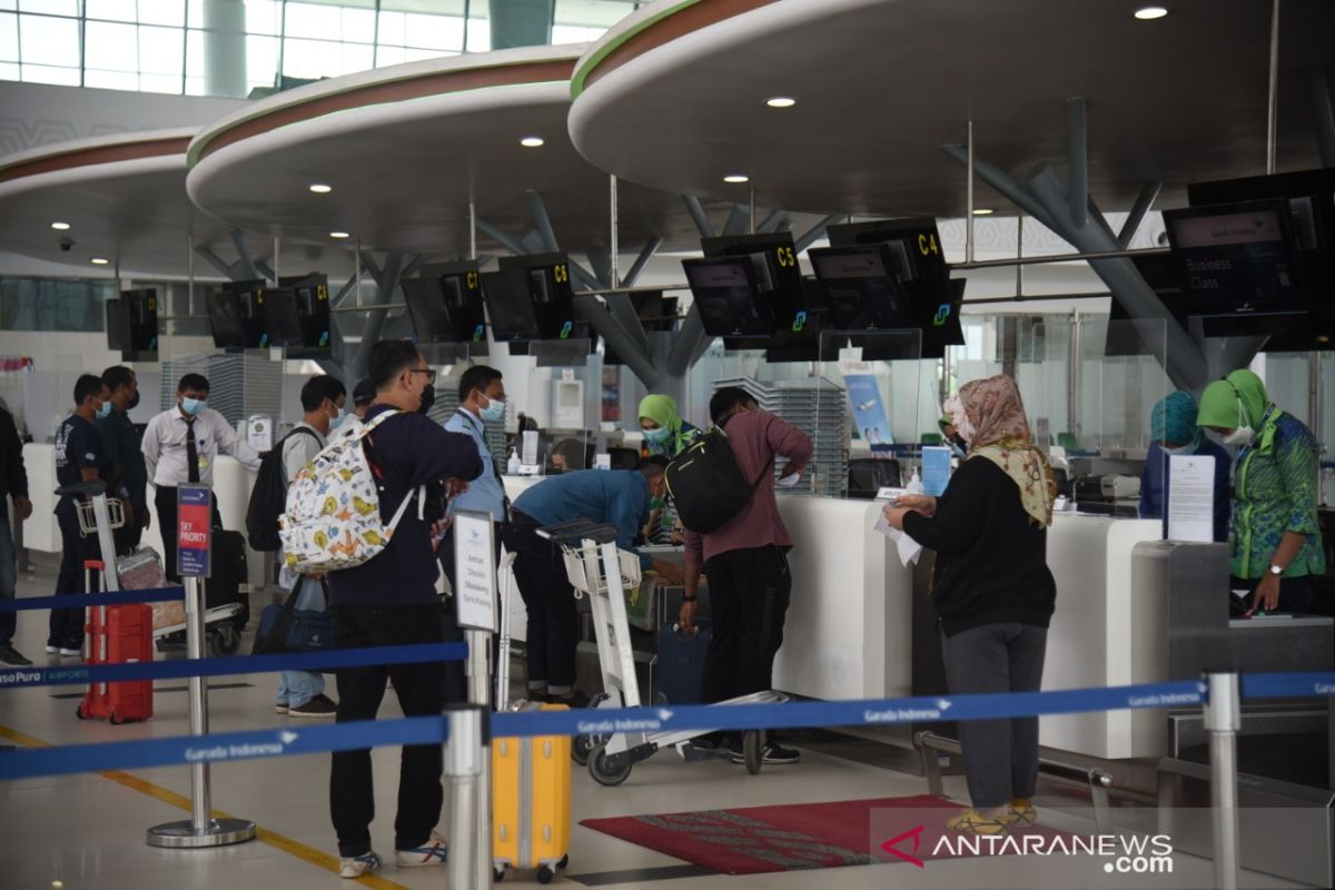 Sertifikat vaksinasi jadi syarat naik pesawat di Bandara SAMS