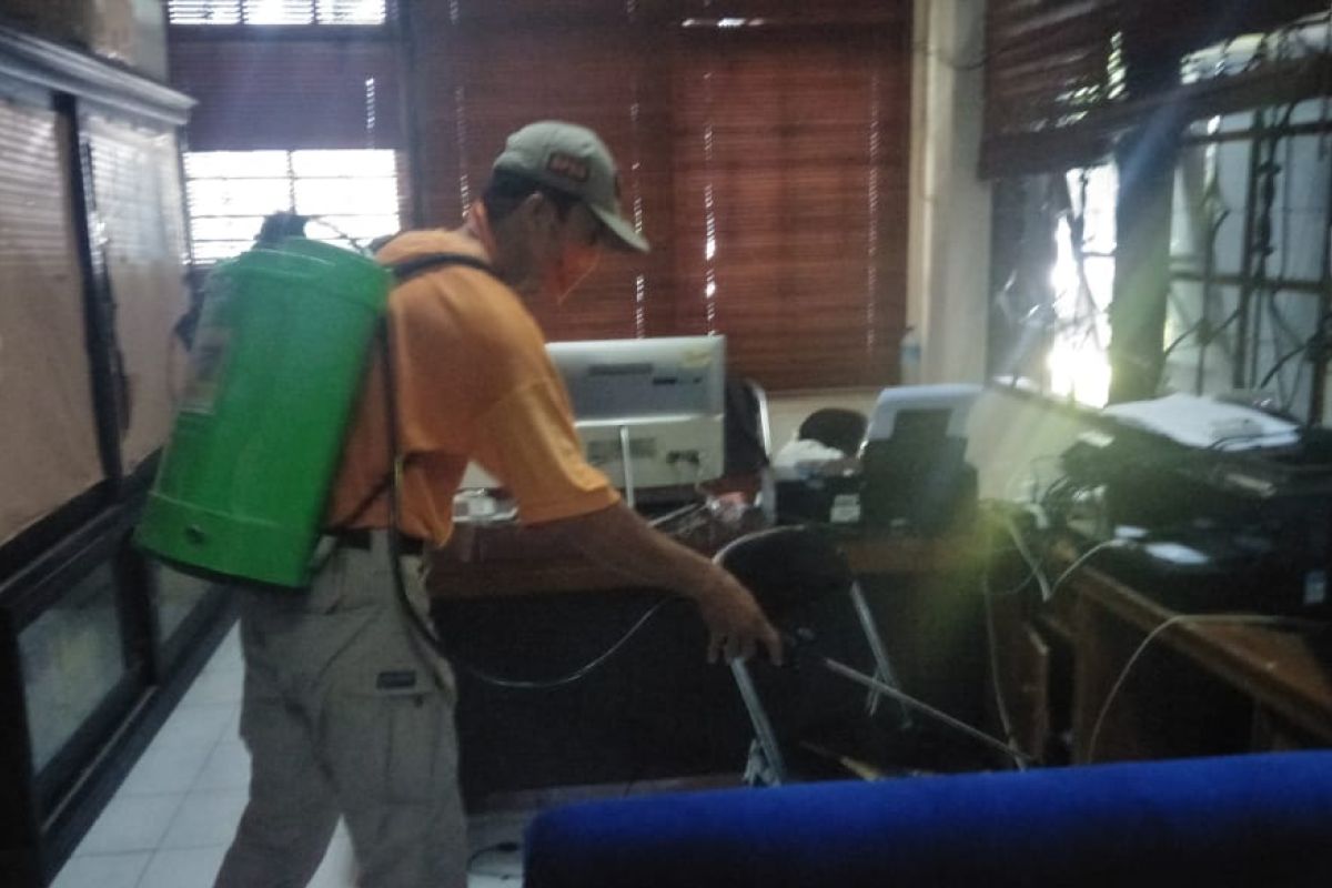 BPBD menggencarkan penyemprotan disinfektan tekan penularan COVID-19