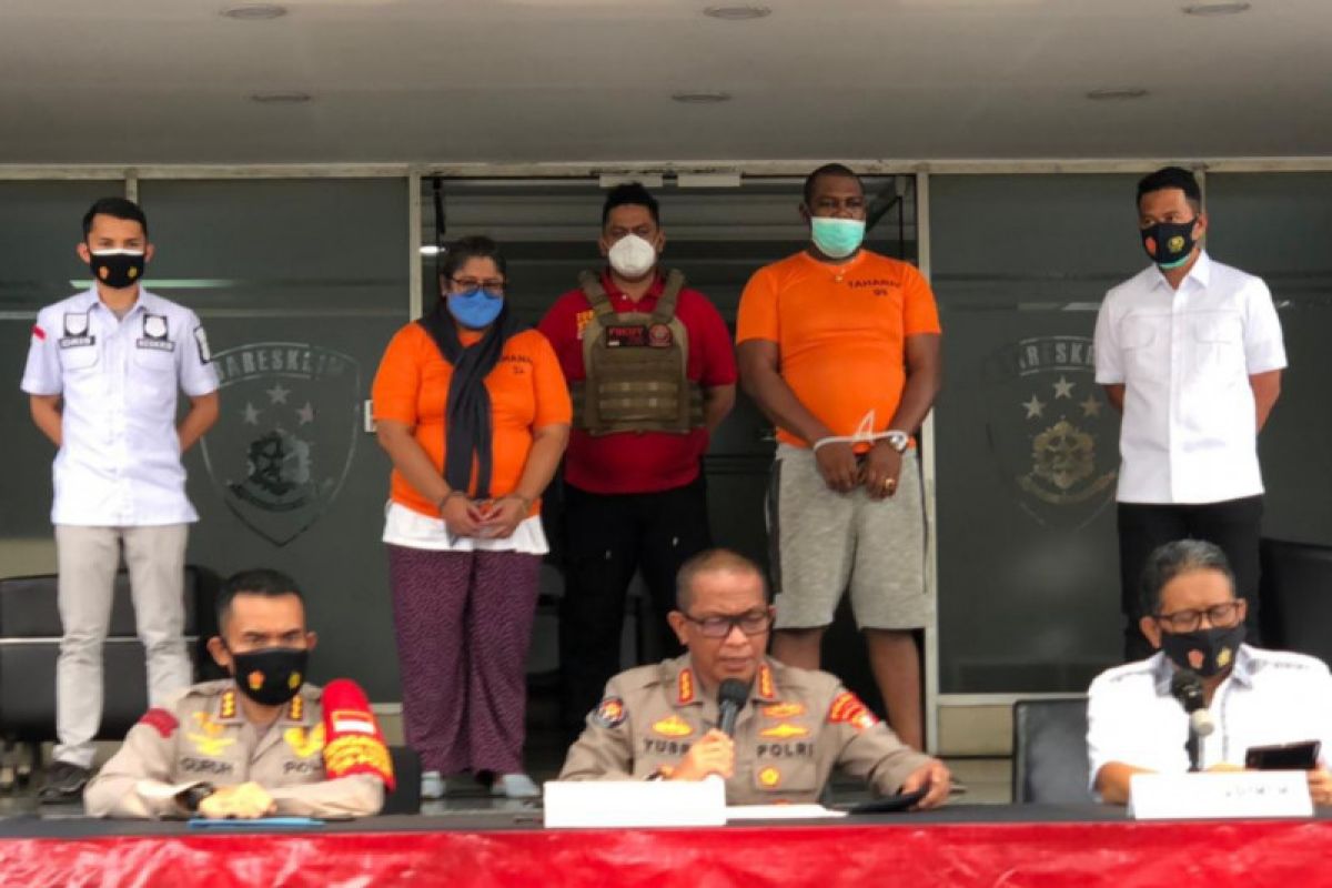 Hukum Jakarta kemarin, penangkapan penjual obat hingga bentrokan Ojol