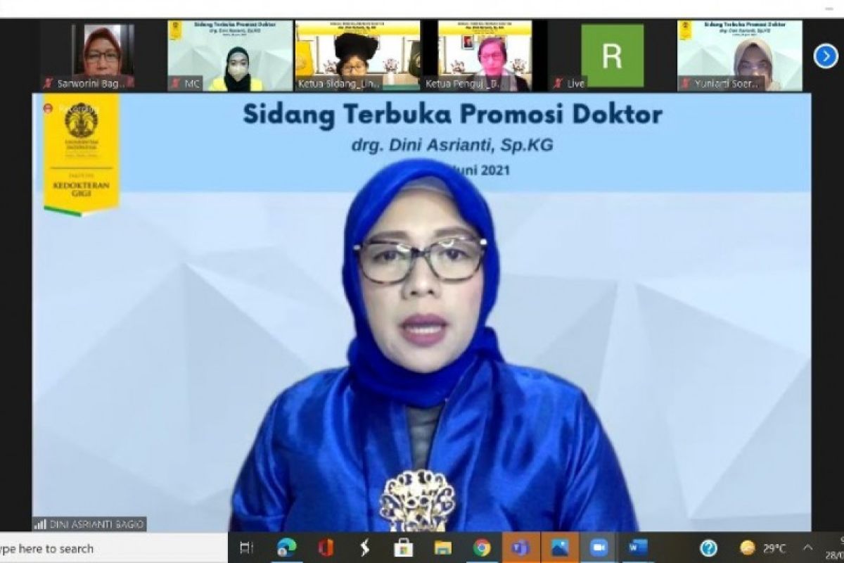 Dini Asrianti raih Doktor FKG UI predikat cumlaude sempurna