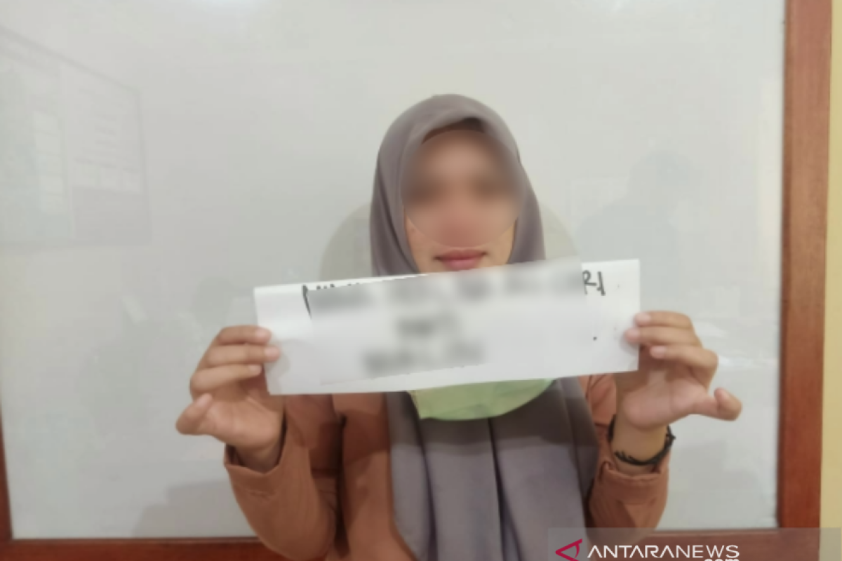 Polda Sultra tangkap perempuan yang diduga edarkan sabu-sabu di Kendari