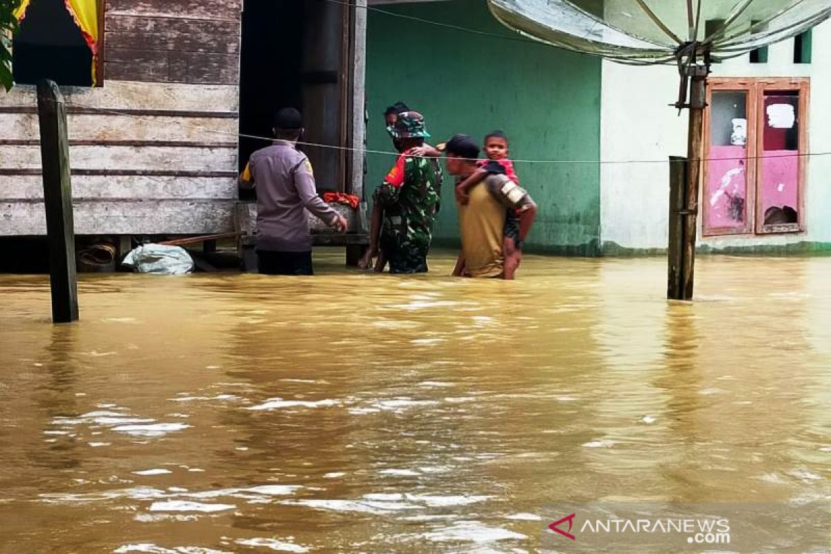 BMKG: Waspadai potensi hujan lebat dan angin kencang, gelombang di Mentawai 2,5 hingga 4 meter