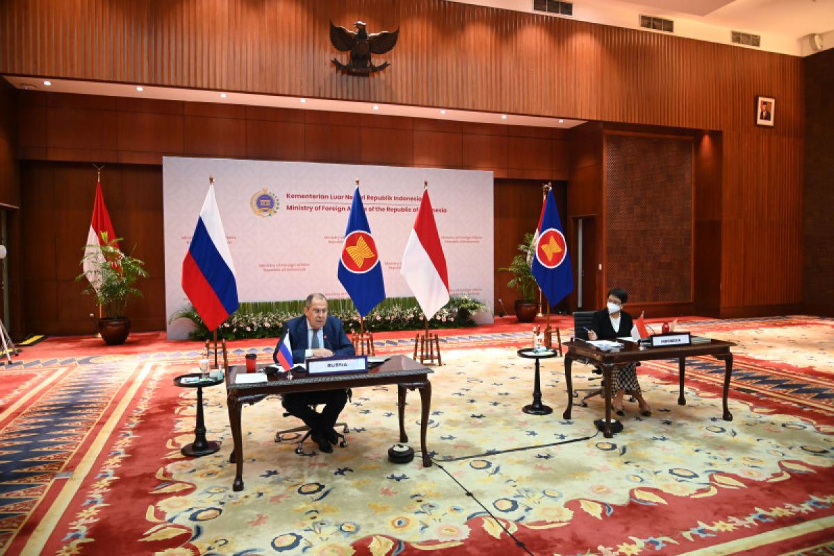 Pimpin pertemuan menlu ASEAN-Rusia, Retno dorong kerja sama vaksin