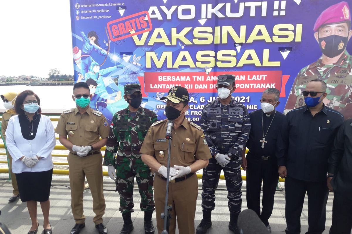 Wakil Gubernur Kalbar tinjau kegiatan vaksinasi oleh Lantamal XII Pontianak