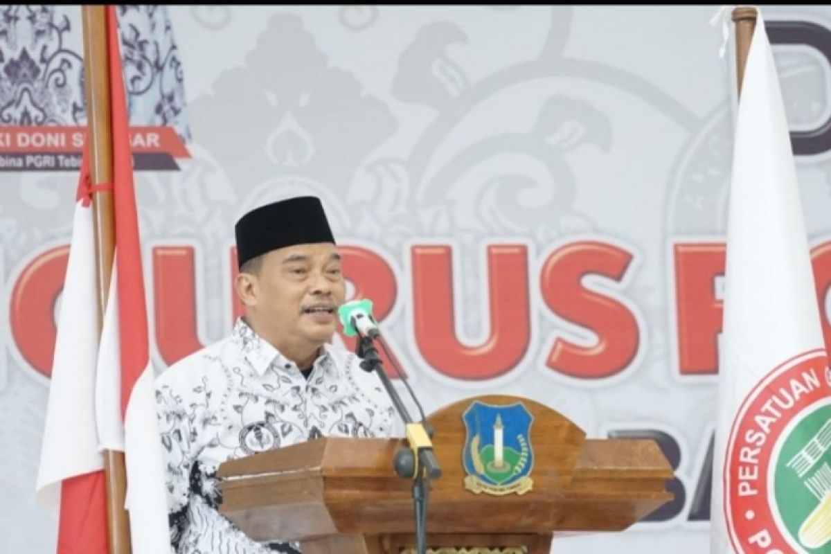 Wali Kota Tebing Tinggi hadiri pelantikan pengurus PGRI 2020-2025