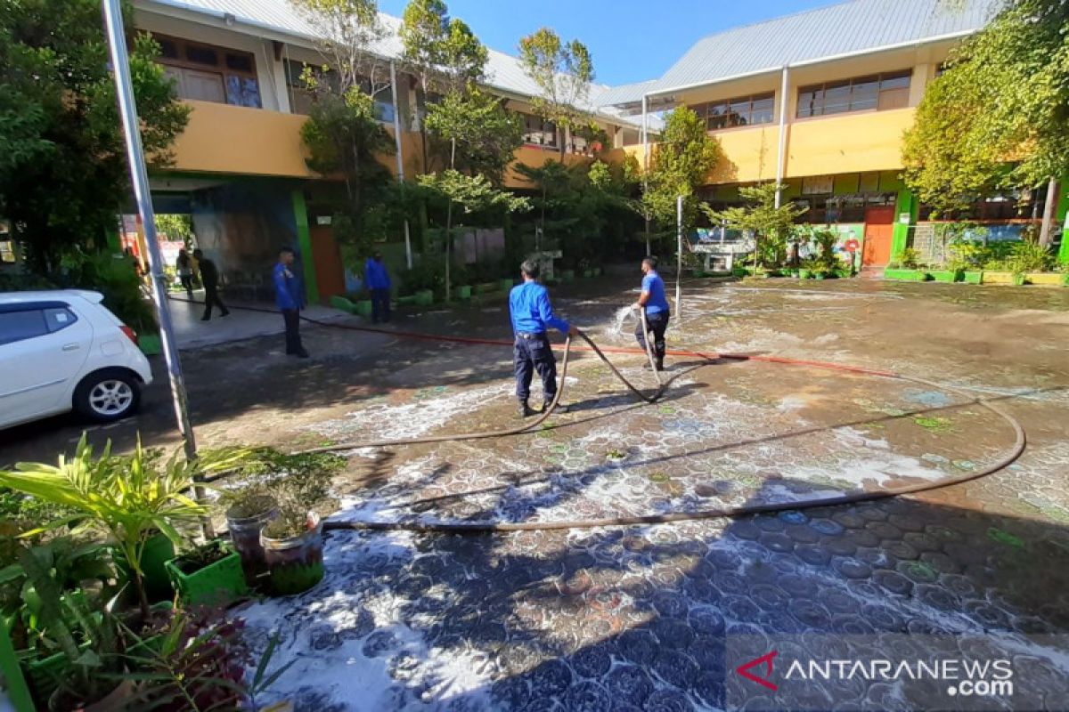 Disdamkar Makassar segera rampungkan penyemprotan disinfektan 800 sekolah