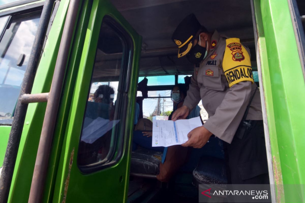 Polisi Badung adakan penyekatan PPKM Darurat di jalur Terminal Mengwi (video)