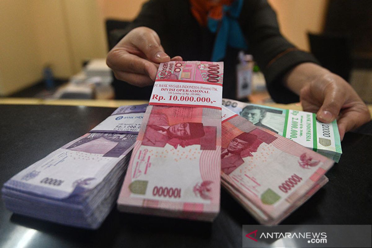 Rupiah melemah seiring sinyal tapering akhir tahun ini