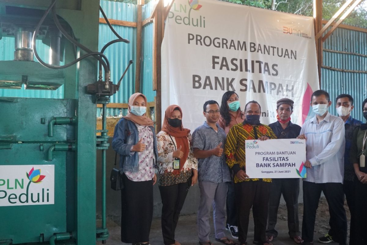 PLN berikan bantuan fasilitas bank sampah di Sanggau
