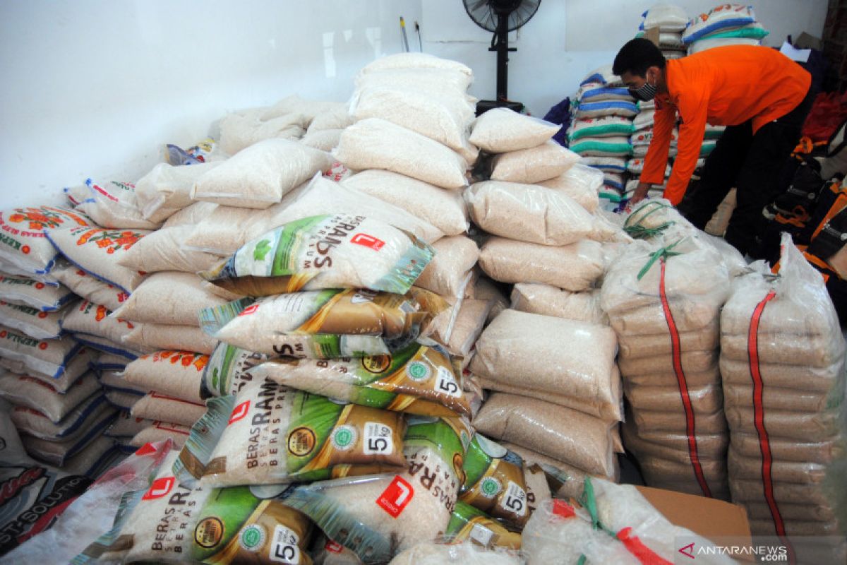 Pemerintah akan bagikan 11.212 ton beras selama PPKM Darurat Jawa-Bali