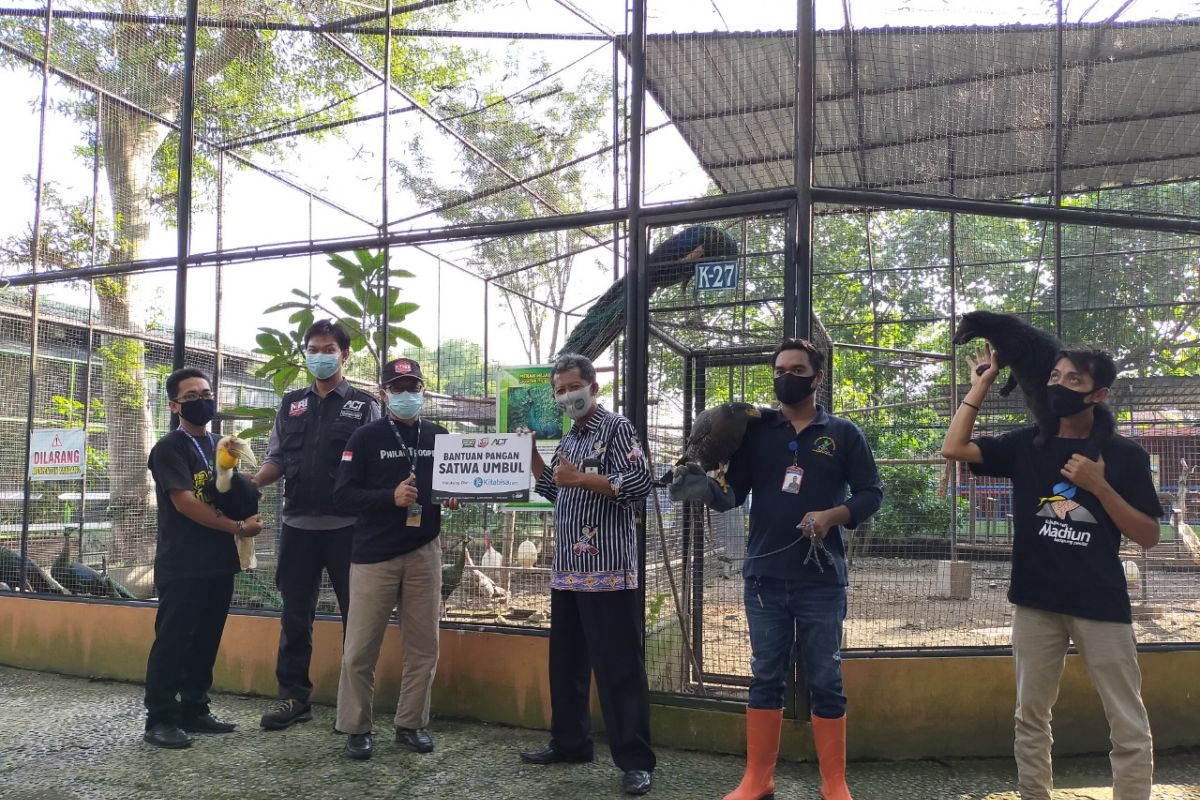 ACT-MRI kirim bantuan pakan satwa koleksi Taman Umbul Madiun